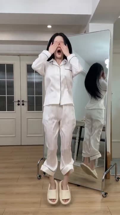 Seedance 2.0 Prompt: 10-Second Quick-Change Fashion Video - Asian Model