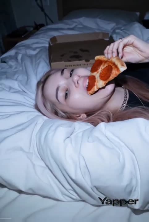 Seedance 2.0 Prompt: Candid Late-Night Pizza Moment Video