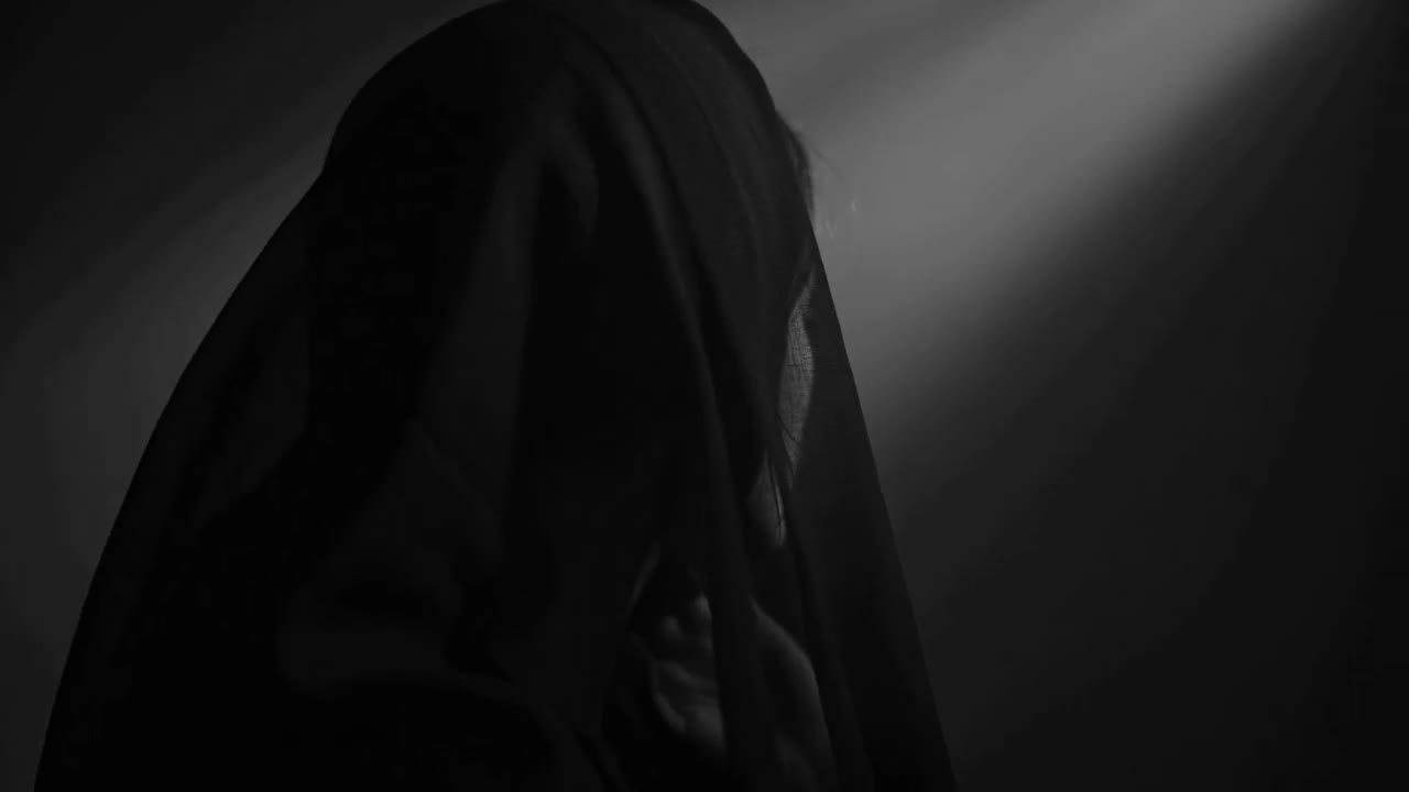 Seedance 2.0 Prompt: Black & White Cinematic Emotional Portrait