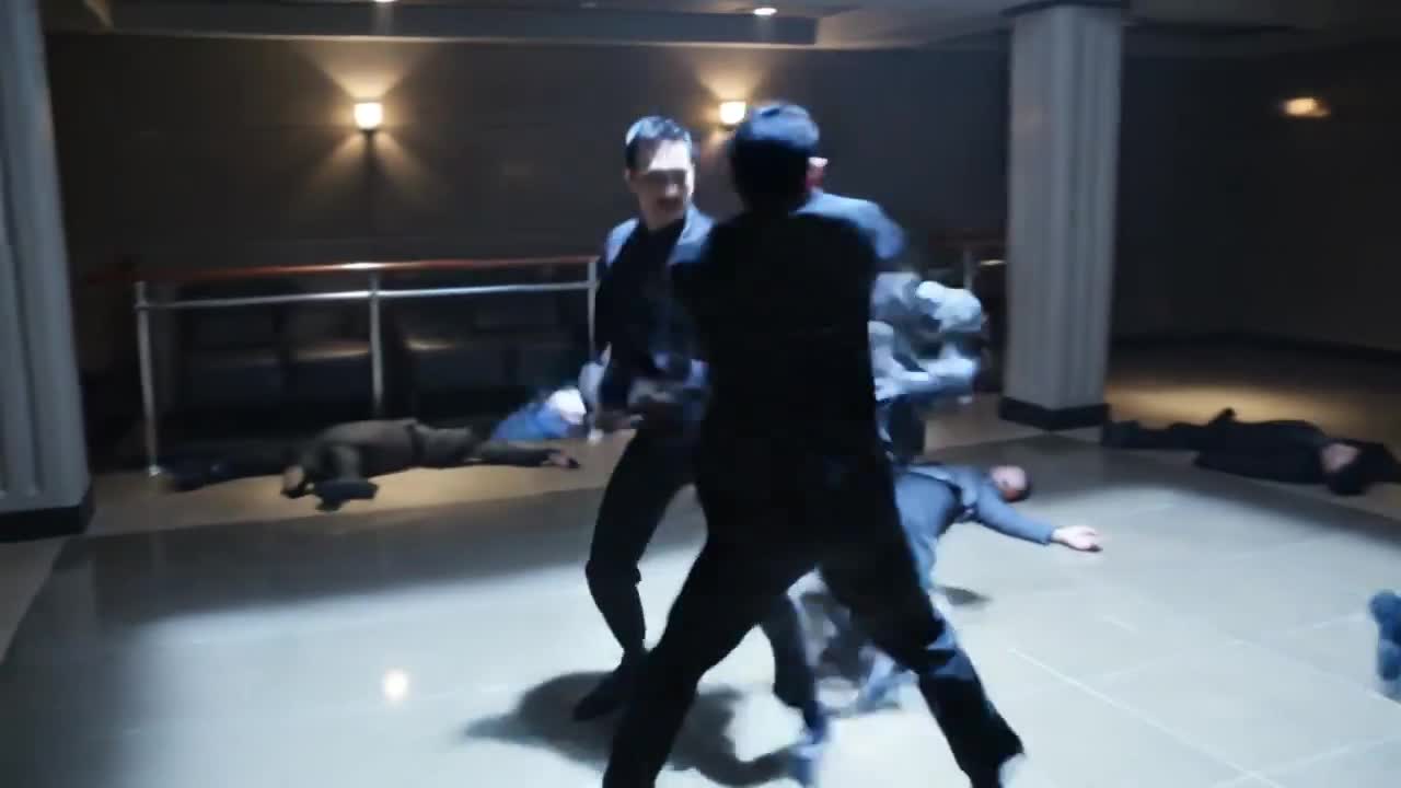 Seedance 2.0 Prompt: Intense Close Quarter Combat Scene