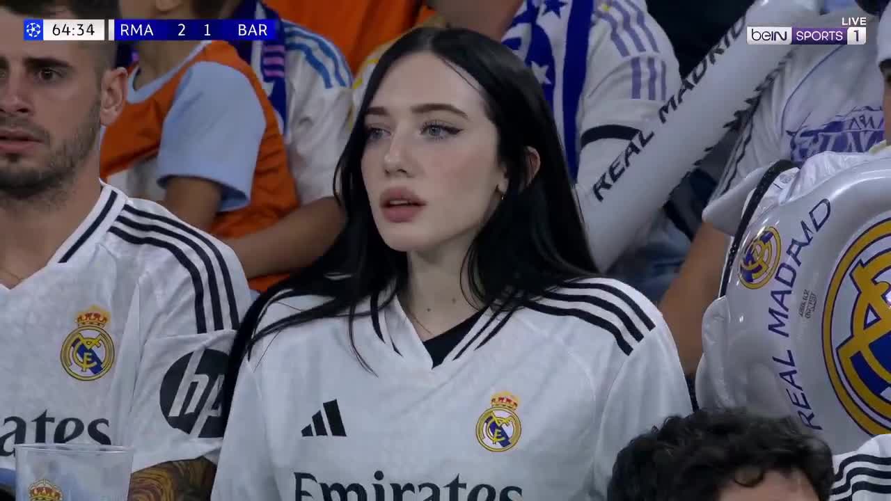 Seedance 2.0 Prompt: Football Fan Broadcast Shot