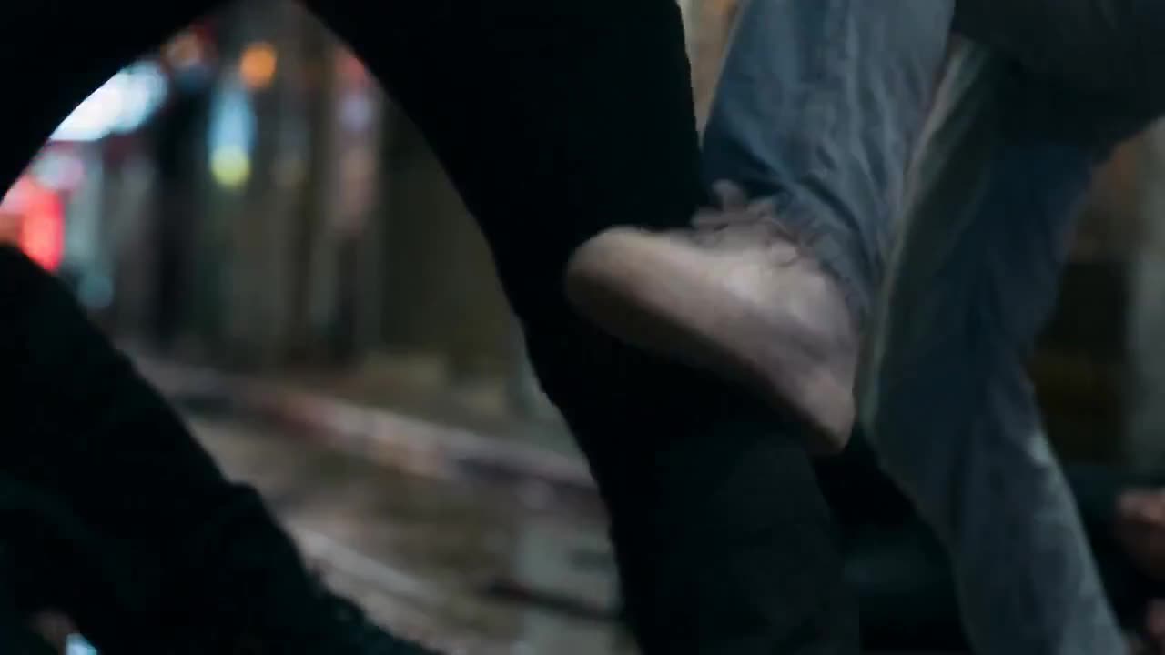 Seedance 2.0 Prompt: HK Neo-noir Gritty Alley Fight Video Generation