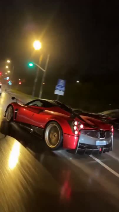Seedance 2.0 Prompt: Hyper-Realistic Pagani Huayra Night Drift