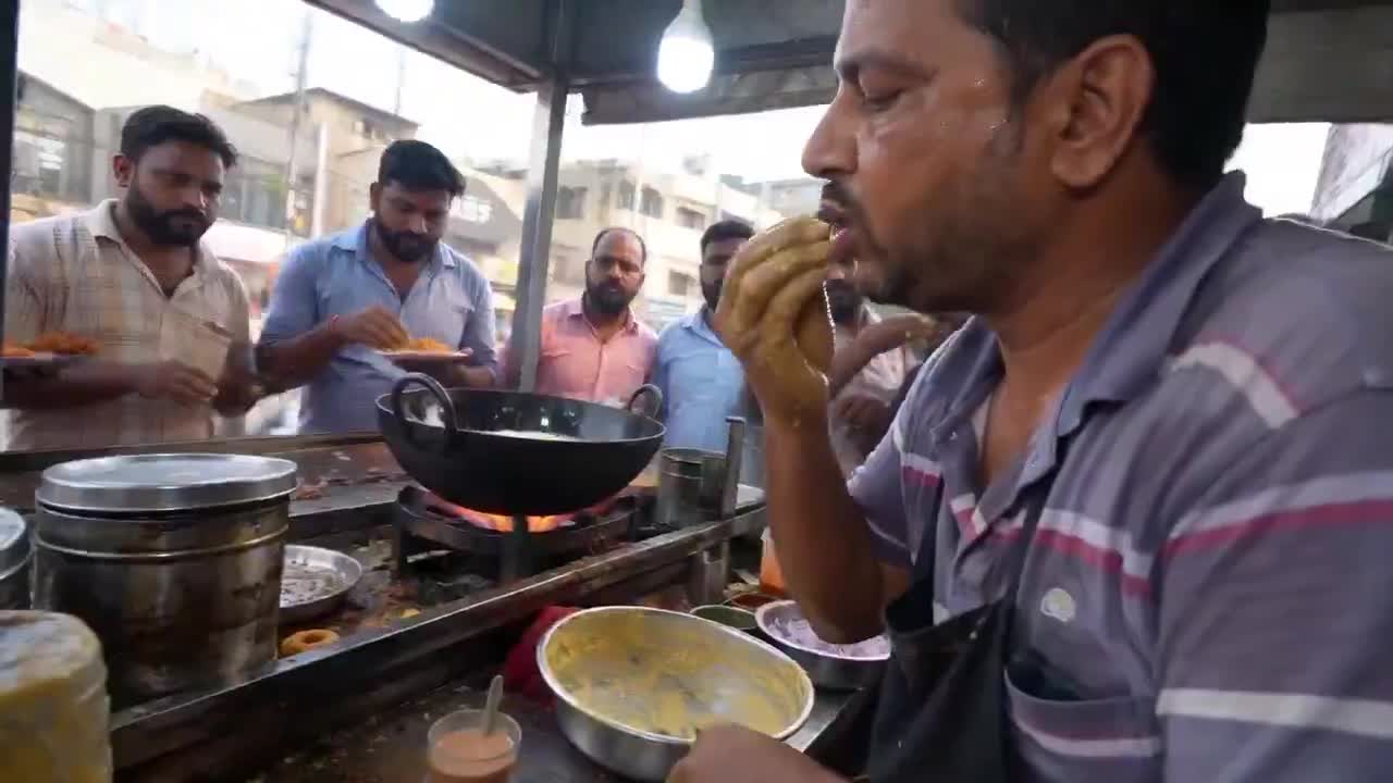 Seedance 2.0 Prompt: Indian Street Food Cinematic Montage