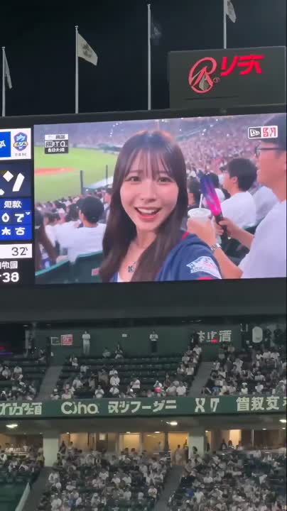 Seedance 2.0 Prompt: Japanese Baseball Stadium Influencer Vlog