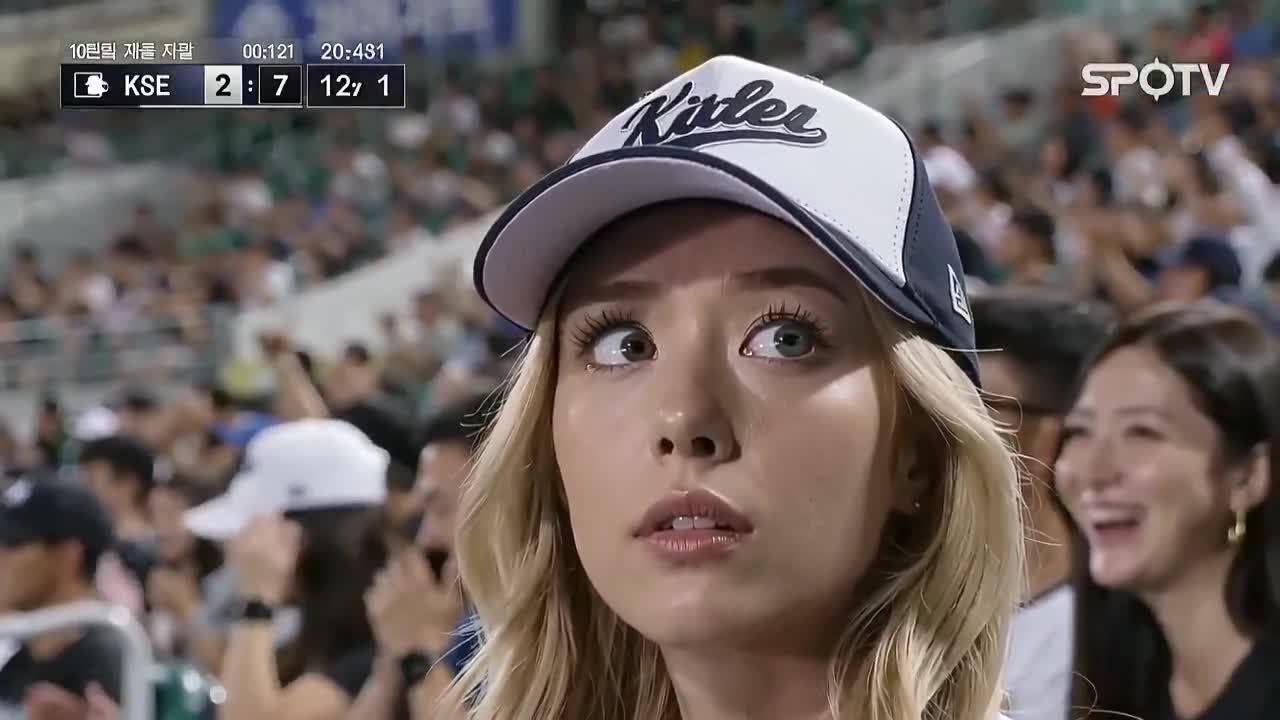 Seedance 2.0 Prompt: KBO Fan's Surprise on Camera