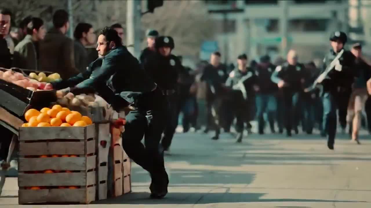 Seedance 2.0 Prompt: Man Fleeing Police Video Generation