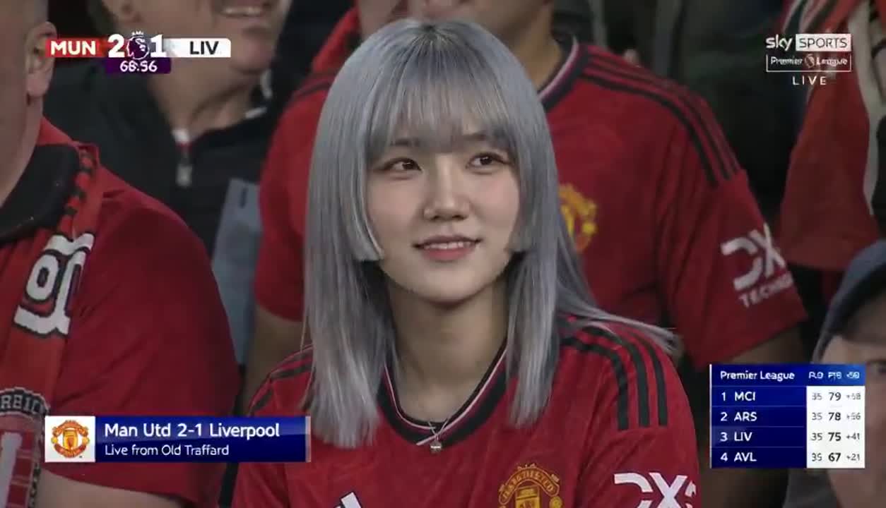 Seedance 2.0 Prompt: Emotional Man Utd Fan Documentary