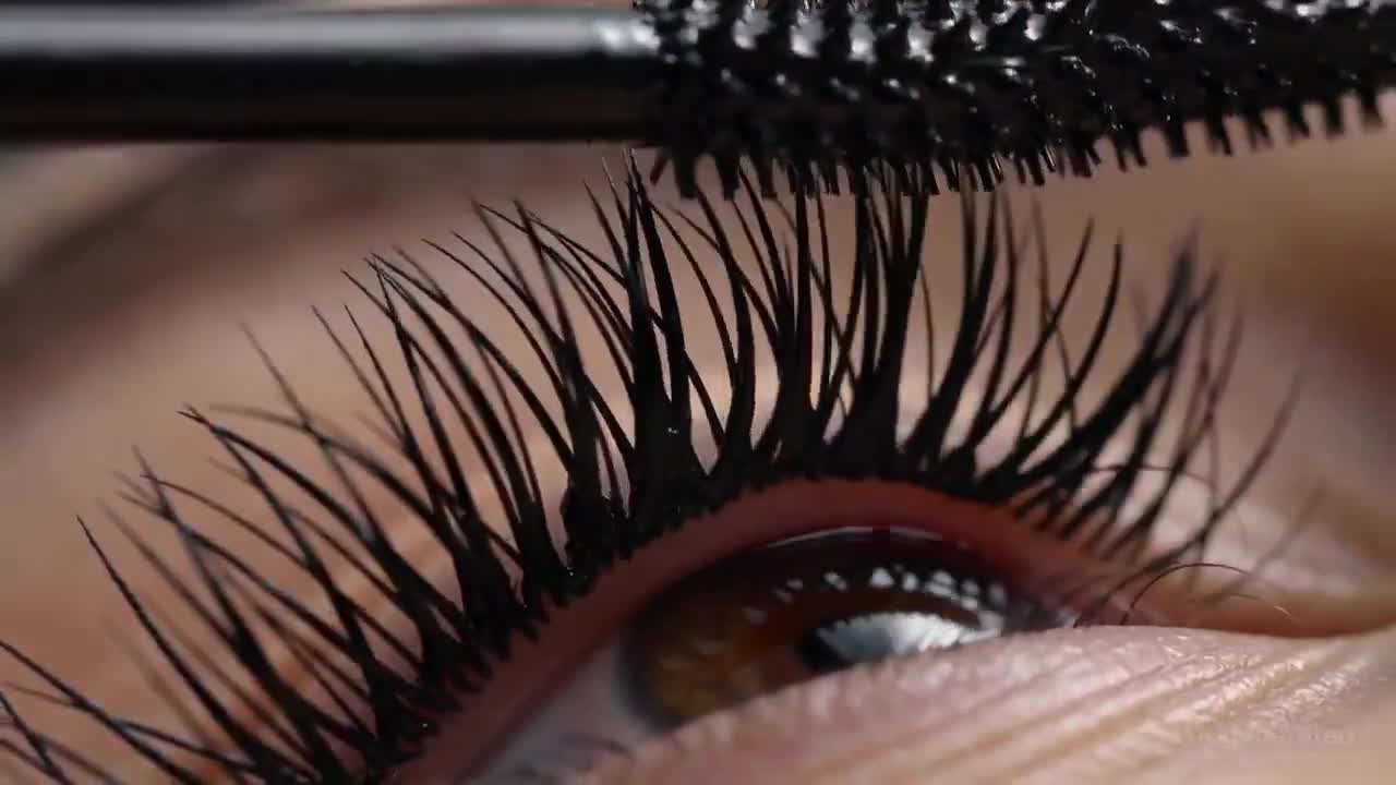 Seedance 2.0 Prompt: Mascara Product Advertisement Video