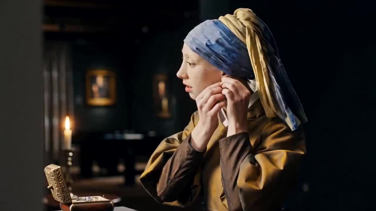 Seedance 2.0 Prompt: Girl Steals Earrings in Art Museum at Night