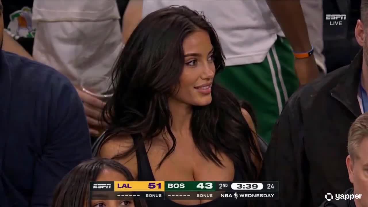NBA Courtside Broadcast Moment: Seedance 2.0 Prompt