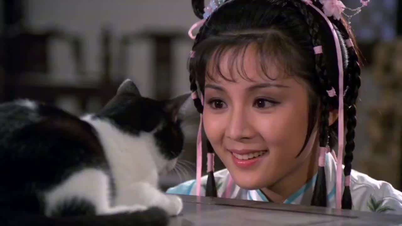 Seedance 2.0 Prompt: Retro HK Wuxia Film Style Video