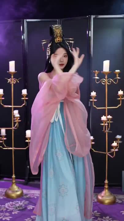 Seedance 2.0 Prompt: Ancient Chinese Style Transformation Video