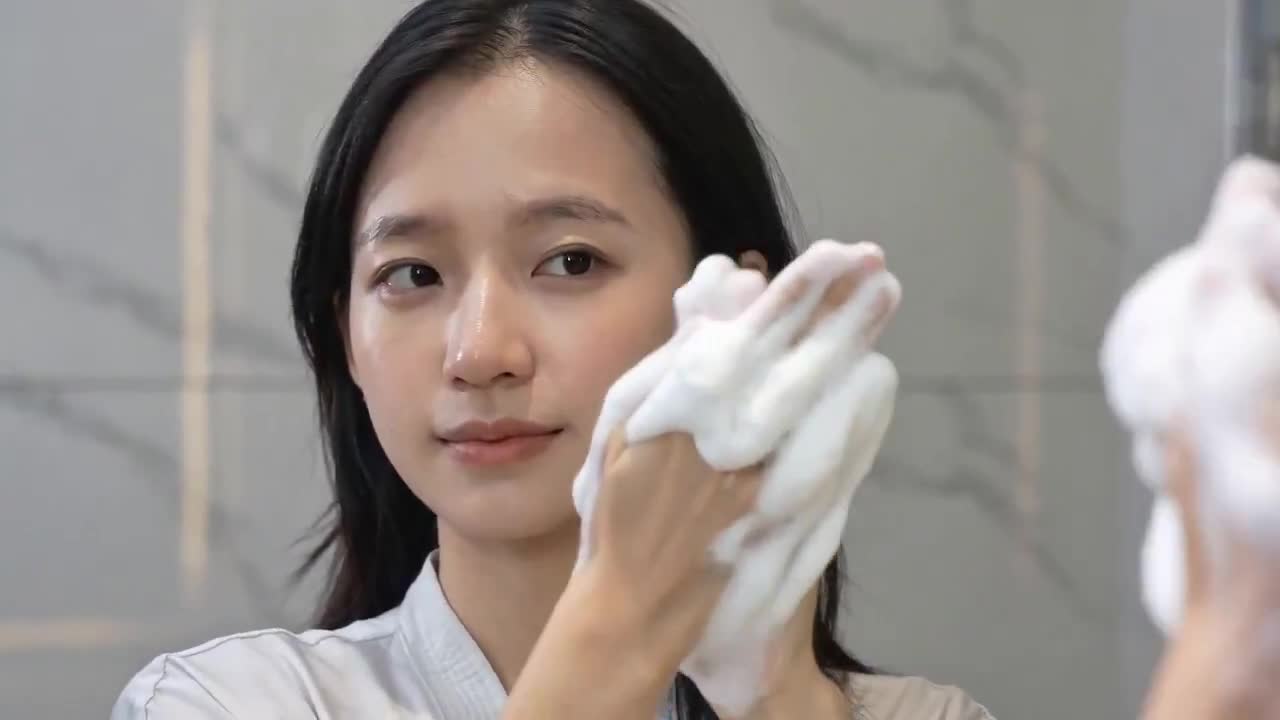 Seedance 2.0 Video Prompt: Skincare Product Ad (Scene 1) - Seedance 2.0 Prompt