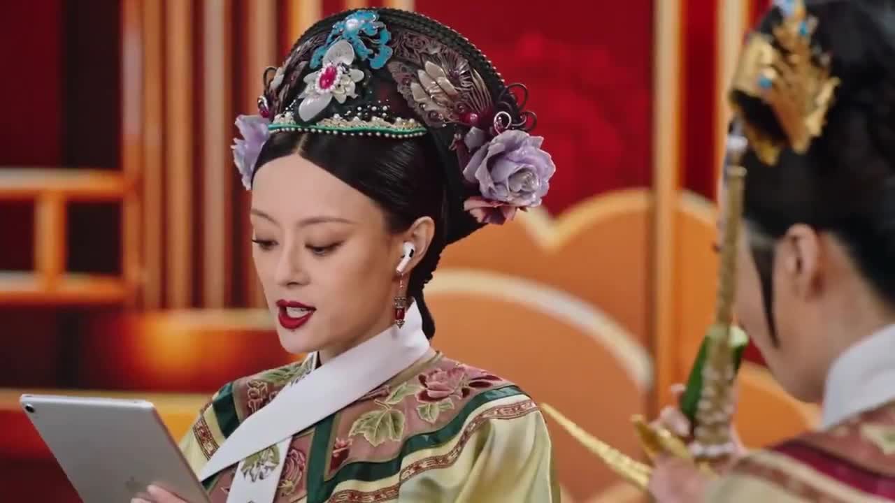 Seedance 2.0 Prompt: Zhen Huan & Consort Hua Talk Show Video