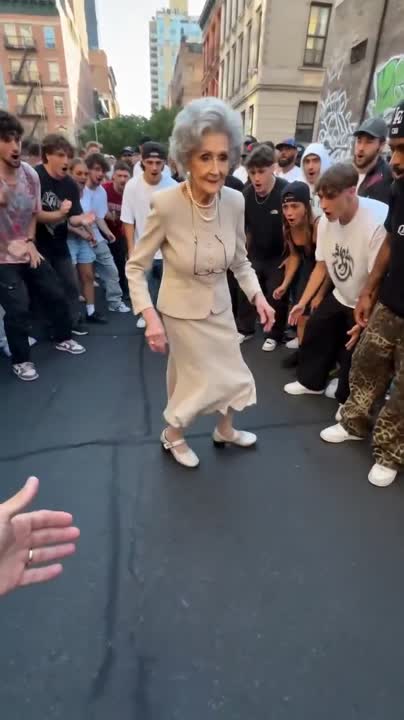 Seedance 2.0 Prompt: Street Dance Circle Video Idea