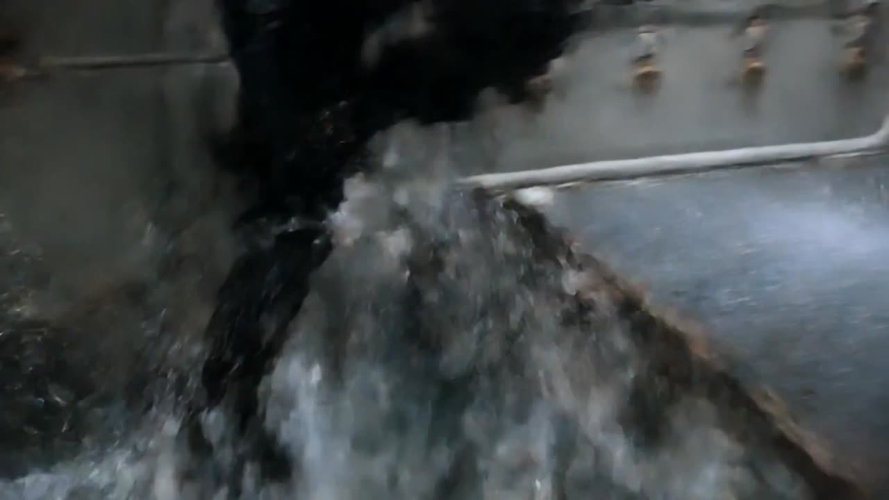 Seedance 2.0 Prompt: Submarine Flooding Emergency Scene