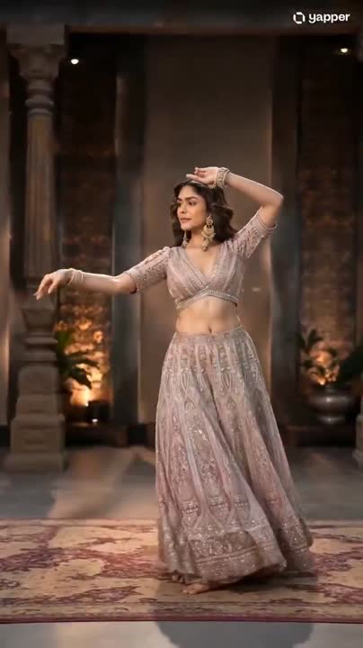 Seedance 2.0 Prompt: Graceful Traditional Dance Cinematic Video