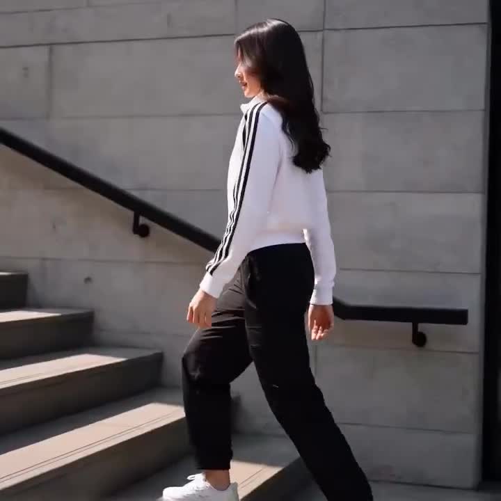 Seedance 2.0 Prompt: Ultra-Realistic Sportswear Ad